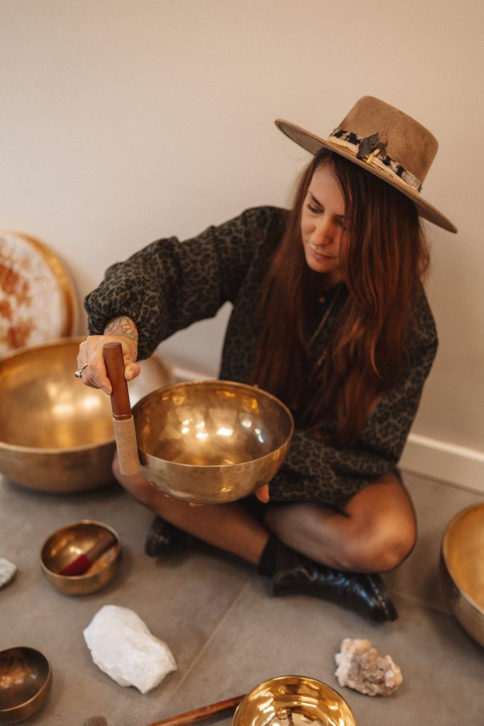 Devine Energy Voorpagina